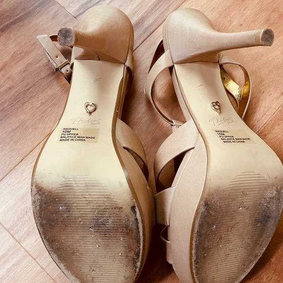 Jessica Simpson Nude Platform Sandals - Picture 3 of 6